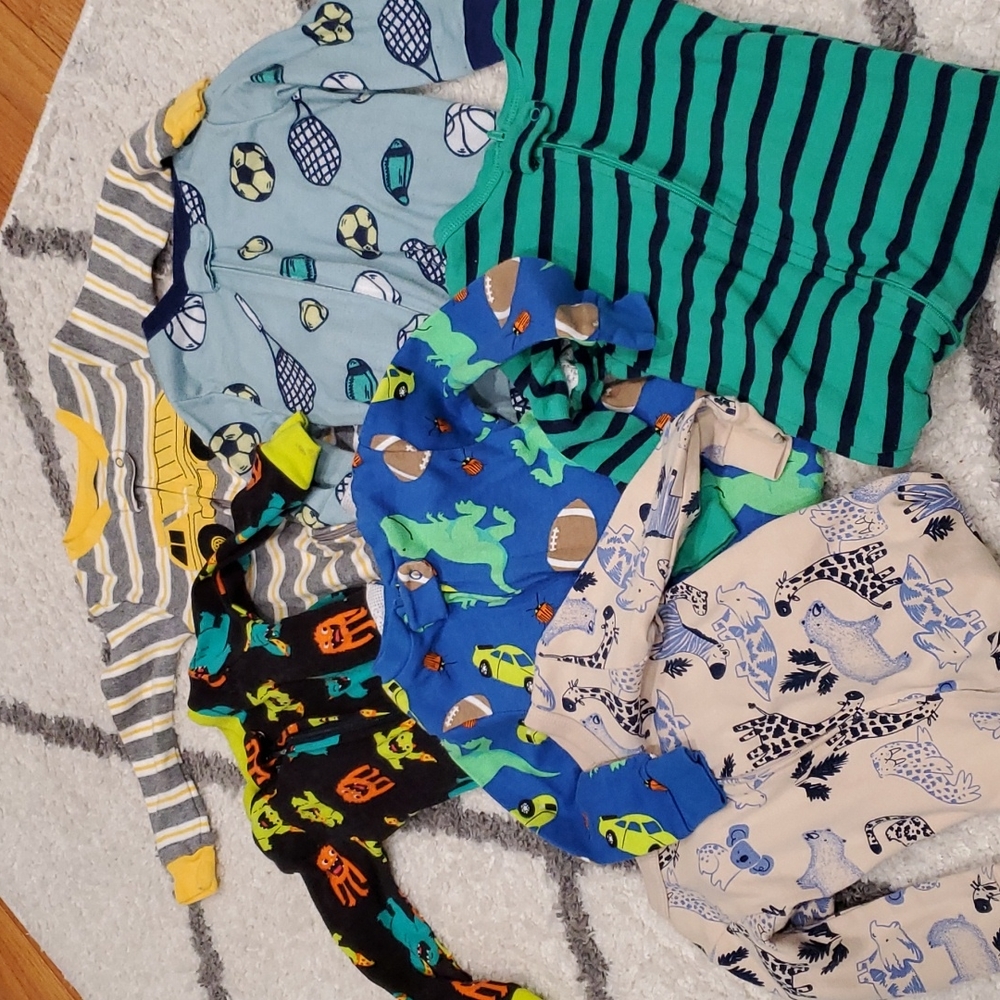 6 pairs of footie pajamas